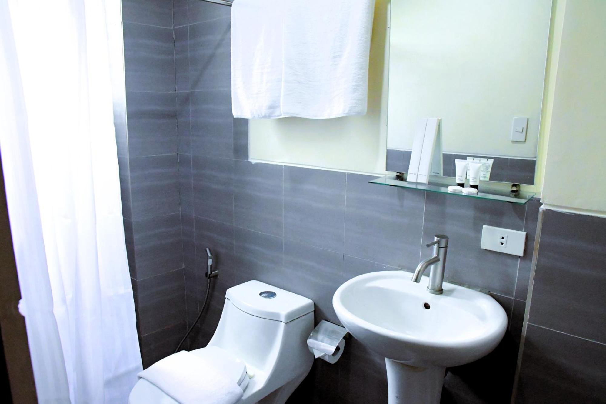 Arzo Hotel Makati San Pedro Makati Eksteriør billede